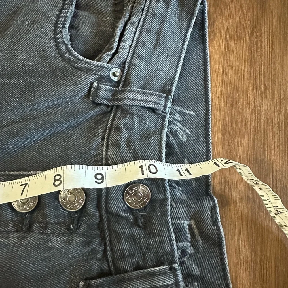 We the free FREE PEOPLE: DISTRESSED BLACK MAGGIE JEANS size 27 OB901514 - Picture 7 of 9